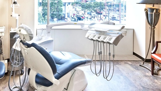 青山で評判の歯医者なら萬屋歯科医院（南青山）